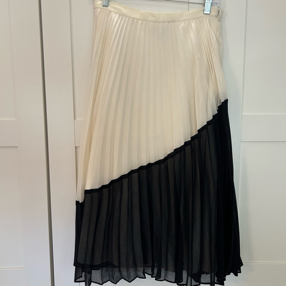 Banana Republic pleated skirt